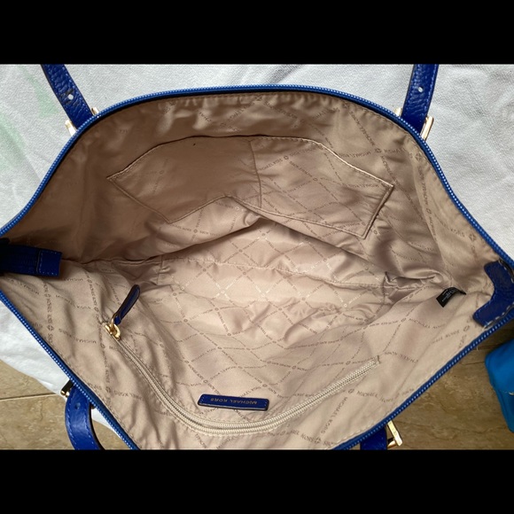 Micheal Kors tote bag - Picture 2 of 4